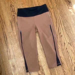Lulu Capri Leggings